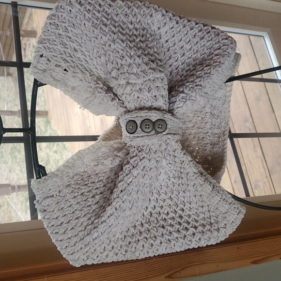 Simply Noelle Elegant Winter White w Tan Thread Detail Knit Shawl Scarf - Picture 3 of 9